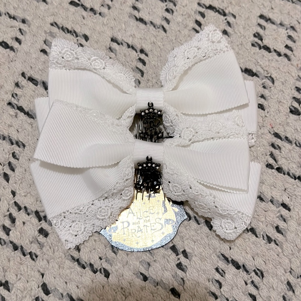 BABYtssb Alice and the Pirates white Hair Bow
